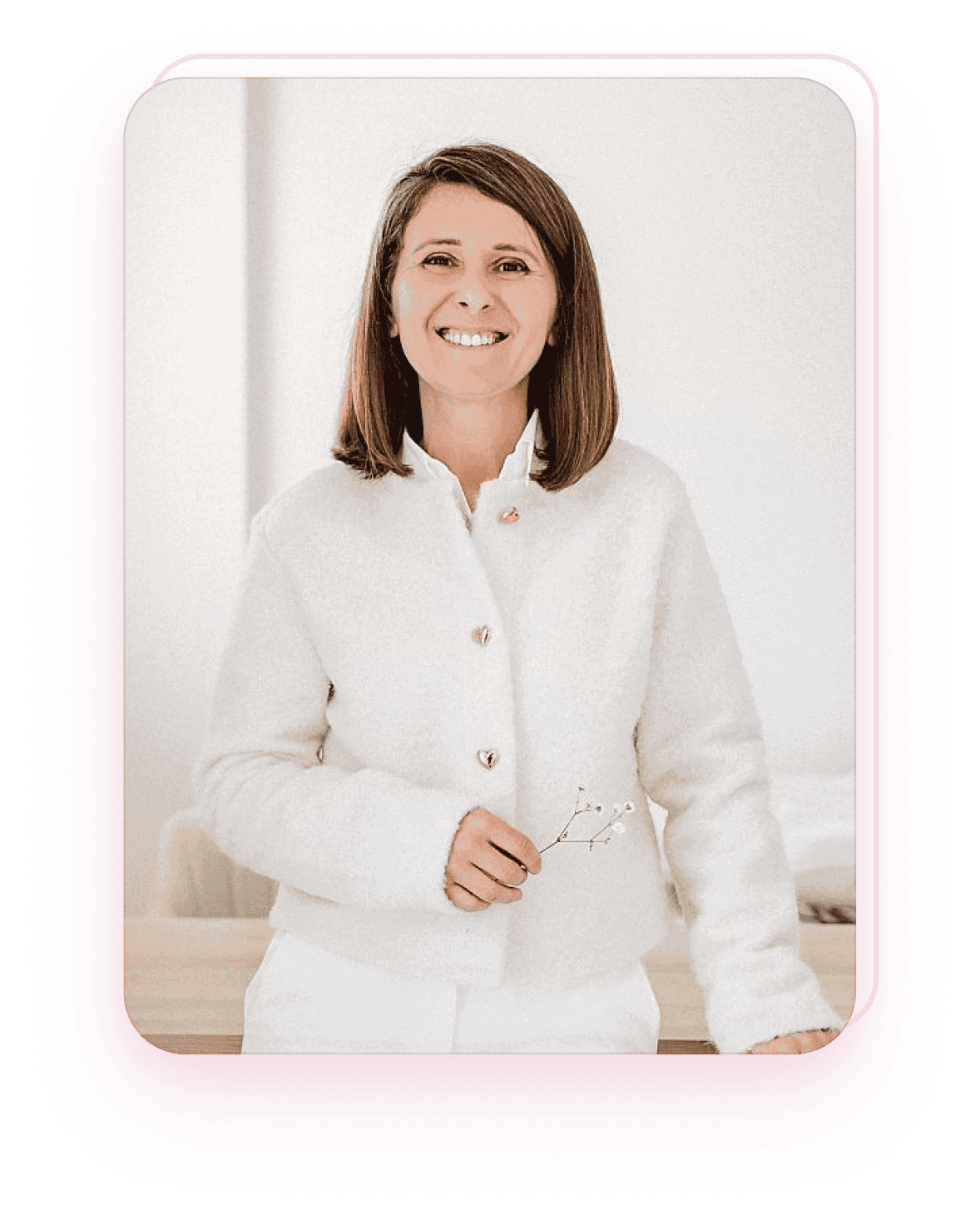 Ewelina Zawada podczas konchowania, naturalnej terapii wspierającej zdrowie.